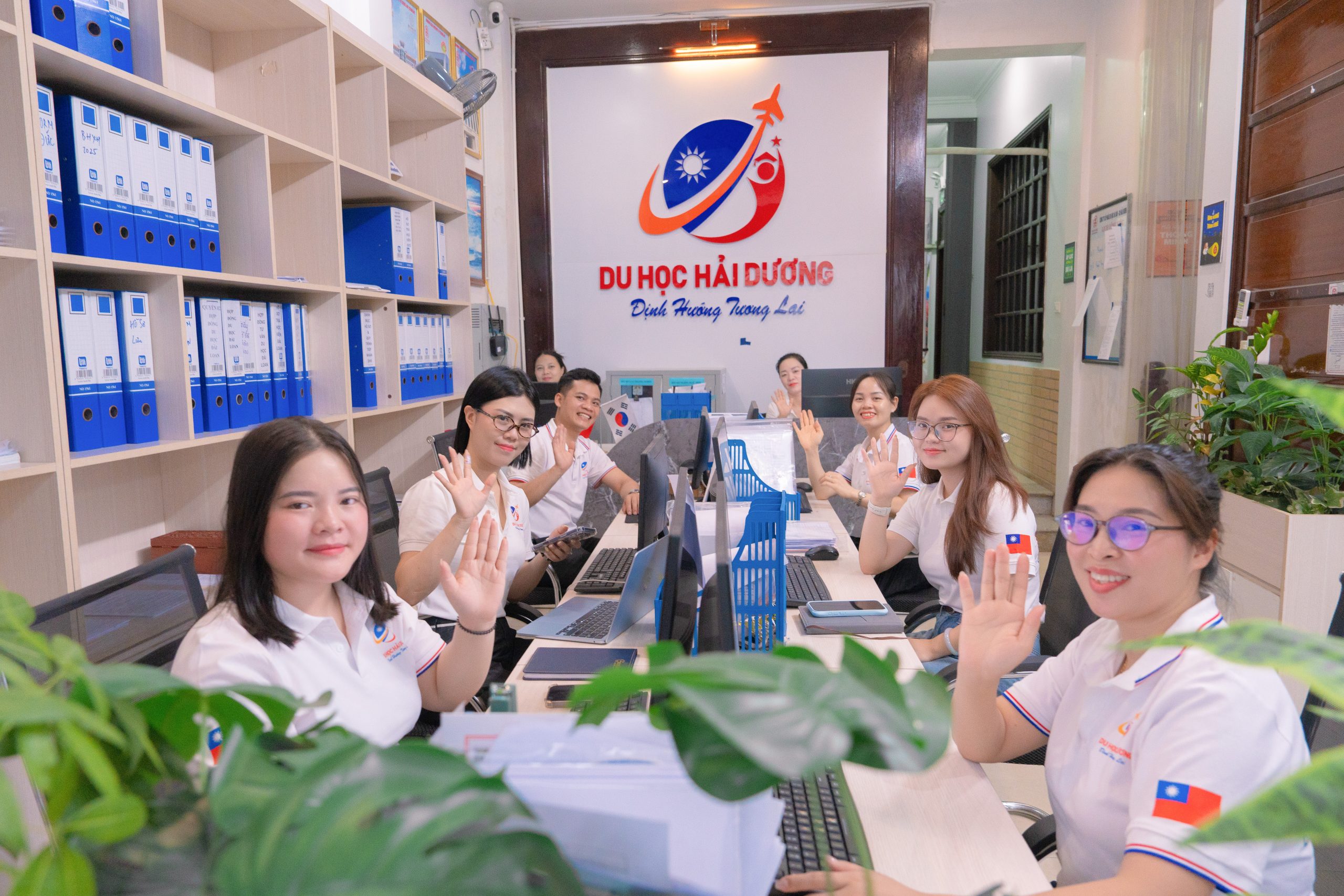 Đội ngũ Du học Hải Dương tại văn phòng