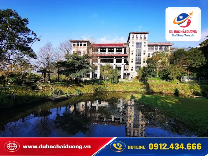 Đại học Hoa Phạn